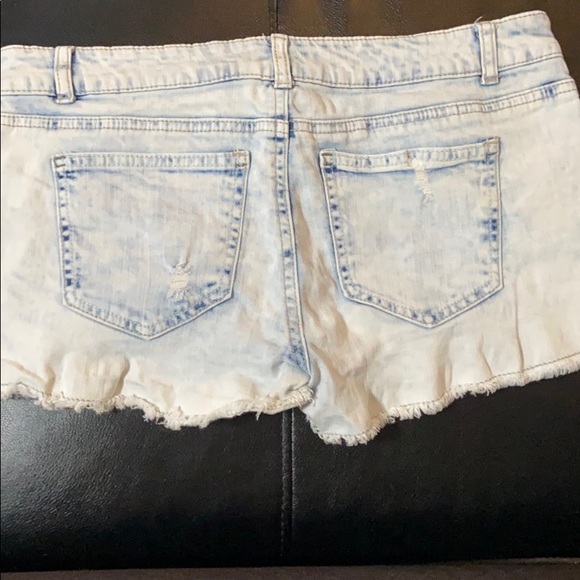 Denim summer shorts - Picture 2 of 3